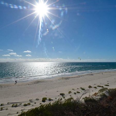 Cottesloe Beachfront Ocean View Apartment パース エクステリア 写真